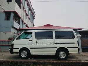 Toyota HiAce 2002 White