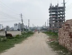 ৬০ ফুট রাস্তা ৩ কাঠা পার্ক ভিউ দক্ষিণমুখী সেক্টর-১৭/বি তে।