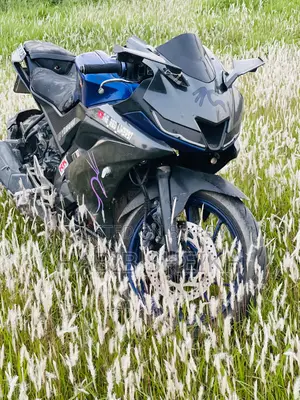 Yamaha R1 2022 Blue