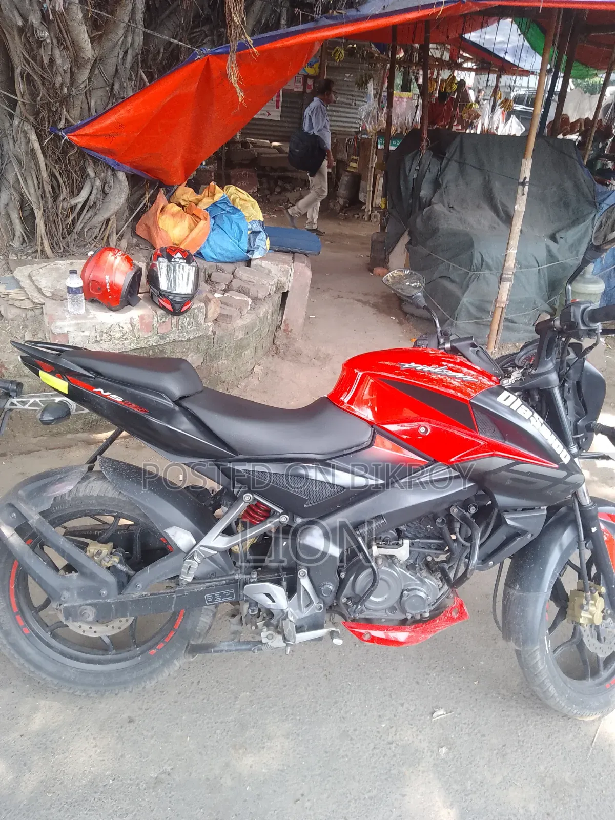 বাজাজ পালসার এনএস ১৬০ ২০১৯ লাল