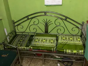 ফ্রেশ কন্ডিশন ফুল সেট আয়রন সোফা উইথ ফোম কুশন বালিশ