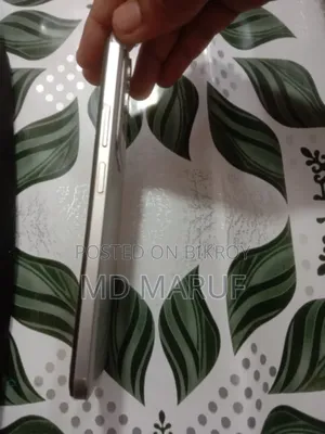 নতুন iQOO ৮ জিবি সাদা