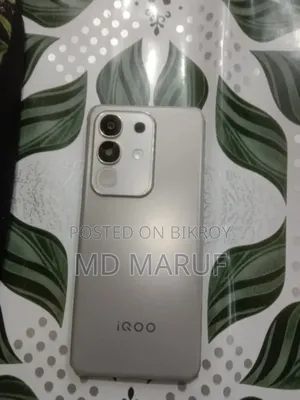 নতুন iQOO ৮ জিবি সাদা