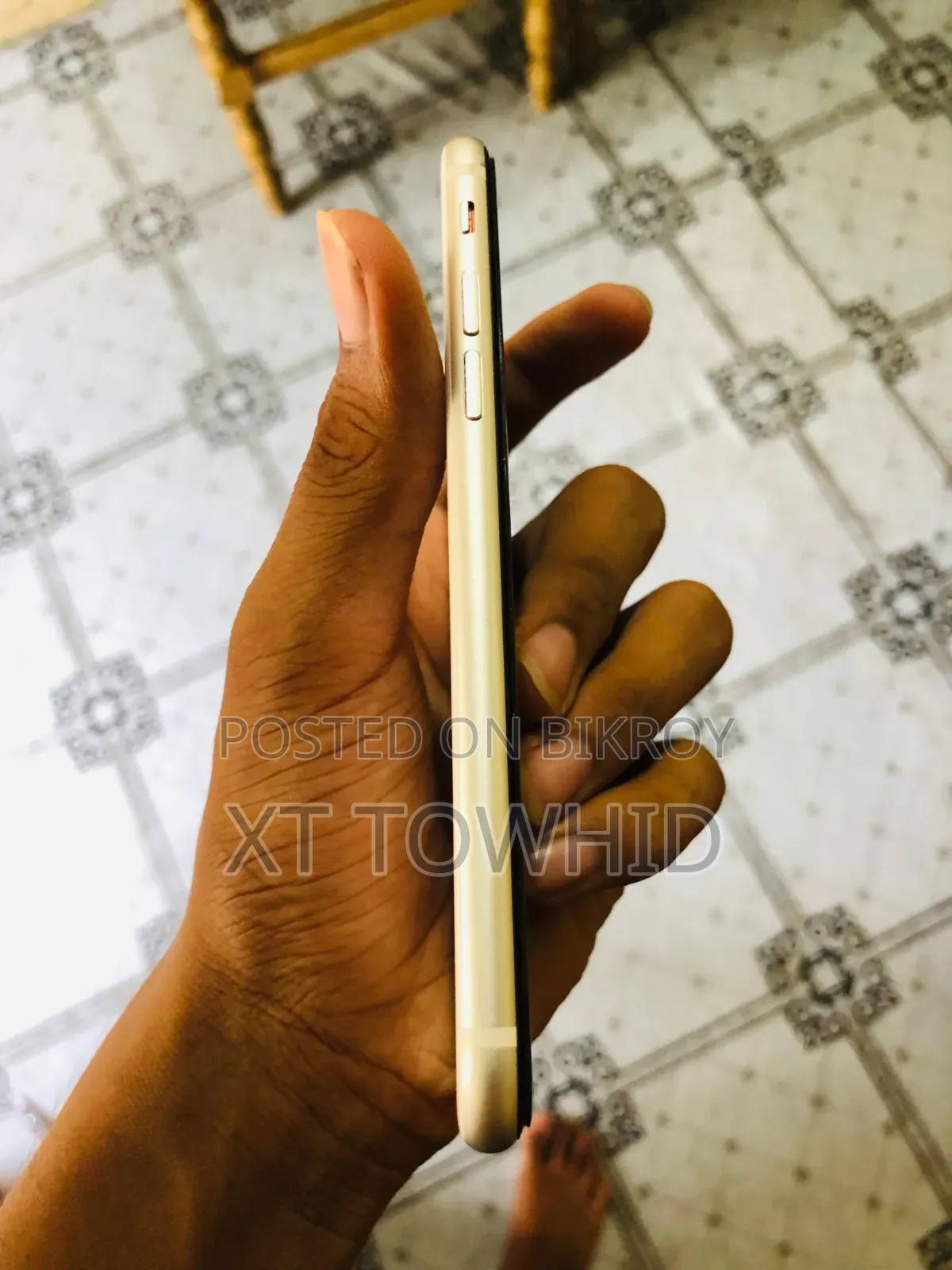 অ্যাপল আইফোন এসই (২০২০) ৬৪ জিবি সাদা