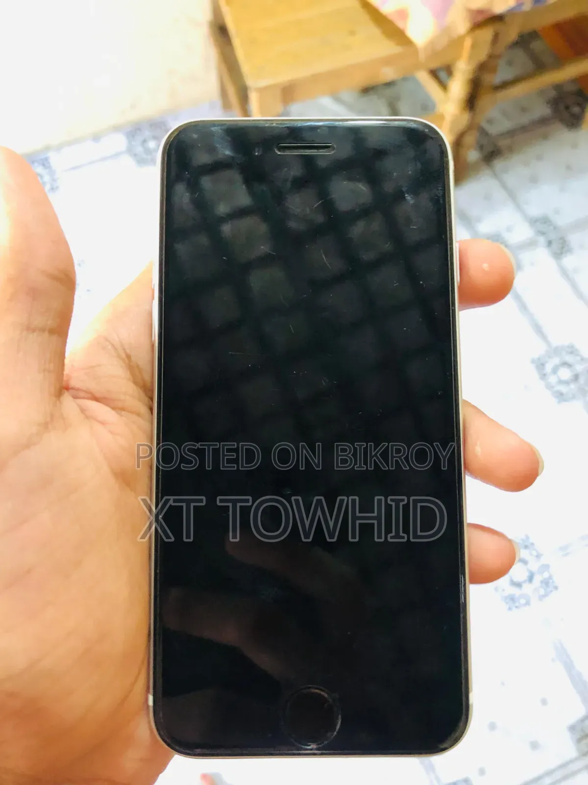 অ্যাপল আইফোন এসই (২০২০) ৬৪ জিবি সাদা