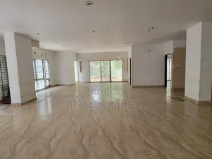 গুলশান-১ এ আনফার্নিশড অফিস স্পেস
