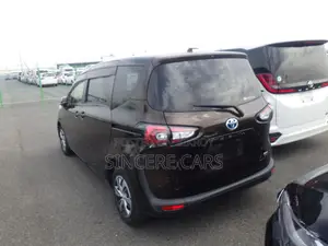 Toyota Sienta 2021 Brown