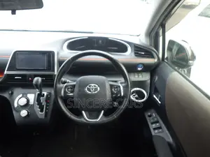 Toyota Sienta 2021 Brown