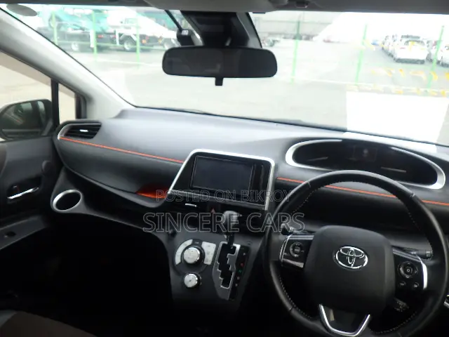 Toyota Sienta 2021 Brown