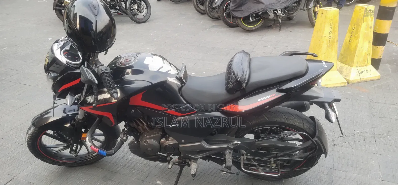 Hero Hero Hunk 150R Dual Disc ABS 2022 Black