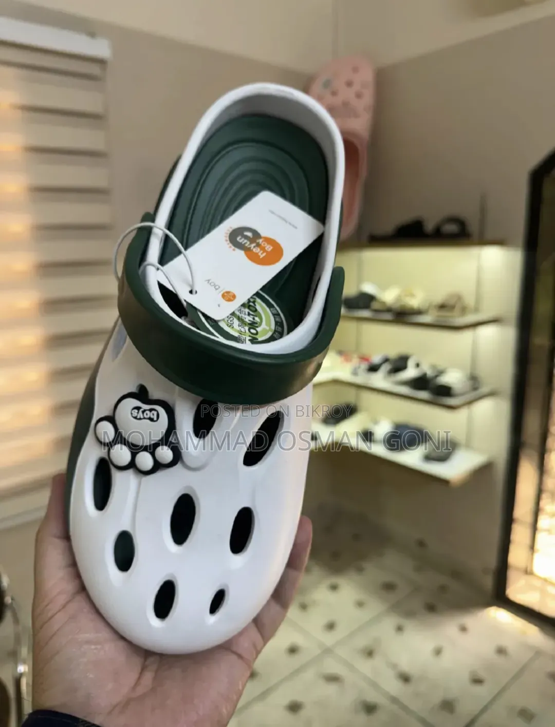 ক্রকস স্যান্ডেল