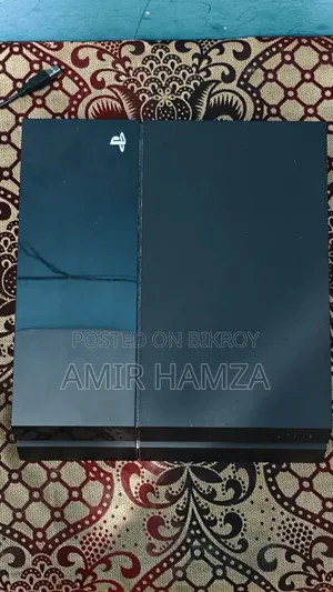 সনি পিএস৪ স্লিম ব্ল্যাক ৫১২জিবি গেমিং কনসোল সাথে ২এক্স ওয়্যারলেস কন্ট্রোলার