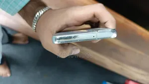 স্যামসাং গ্যালাক্সি এস২২ ৫জি ২৫৬ জিবি হোয়াইট