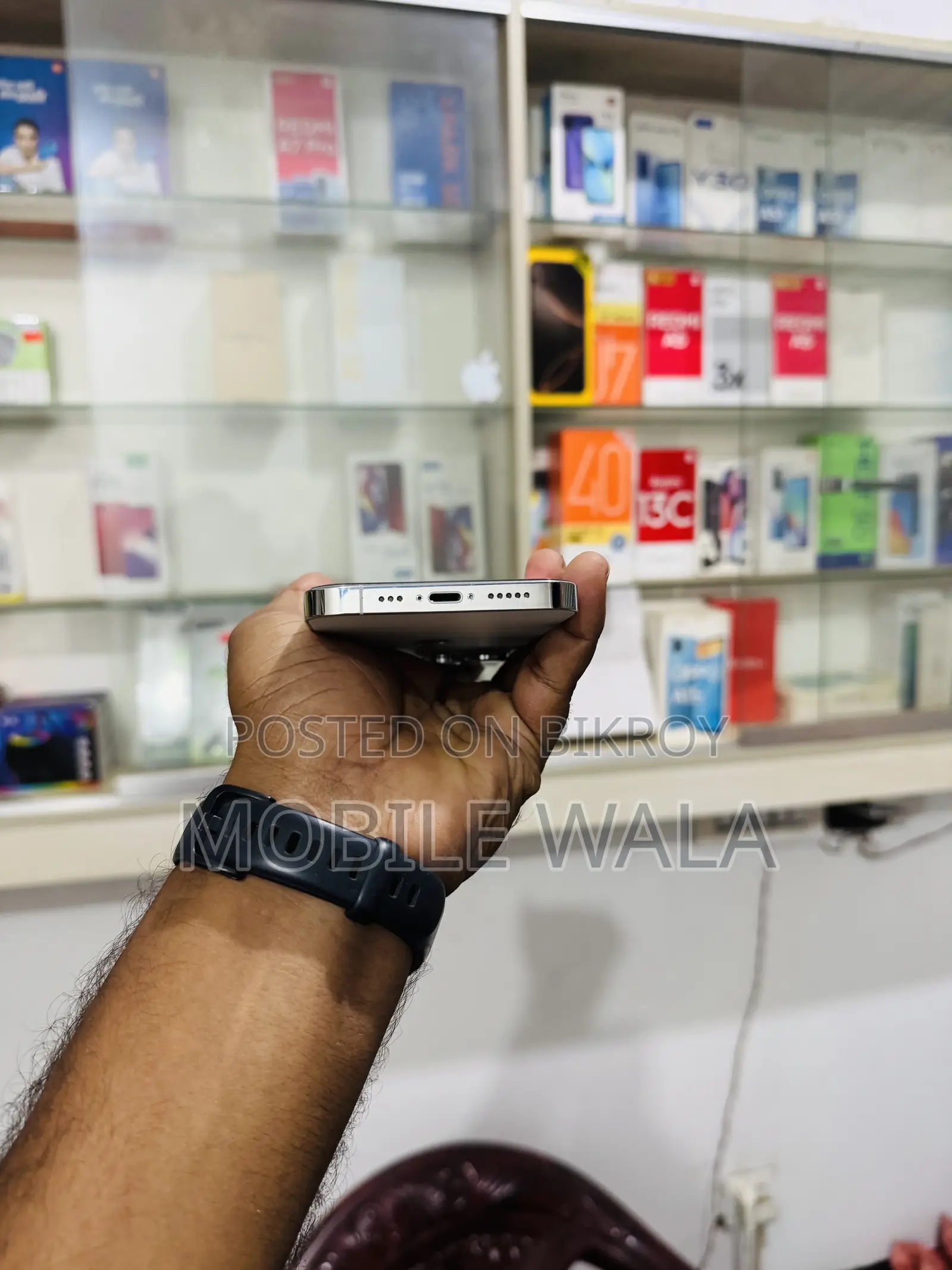 অ্যাপল আইফোন ১৩ প্রো ১২৮ জিবি হোয়াইট