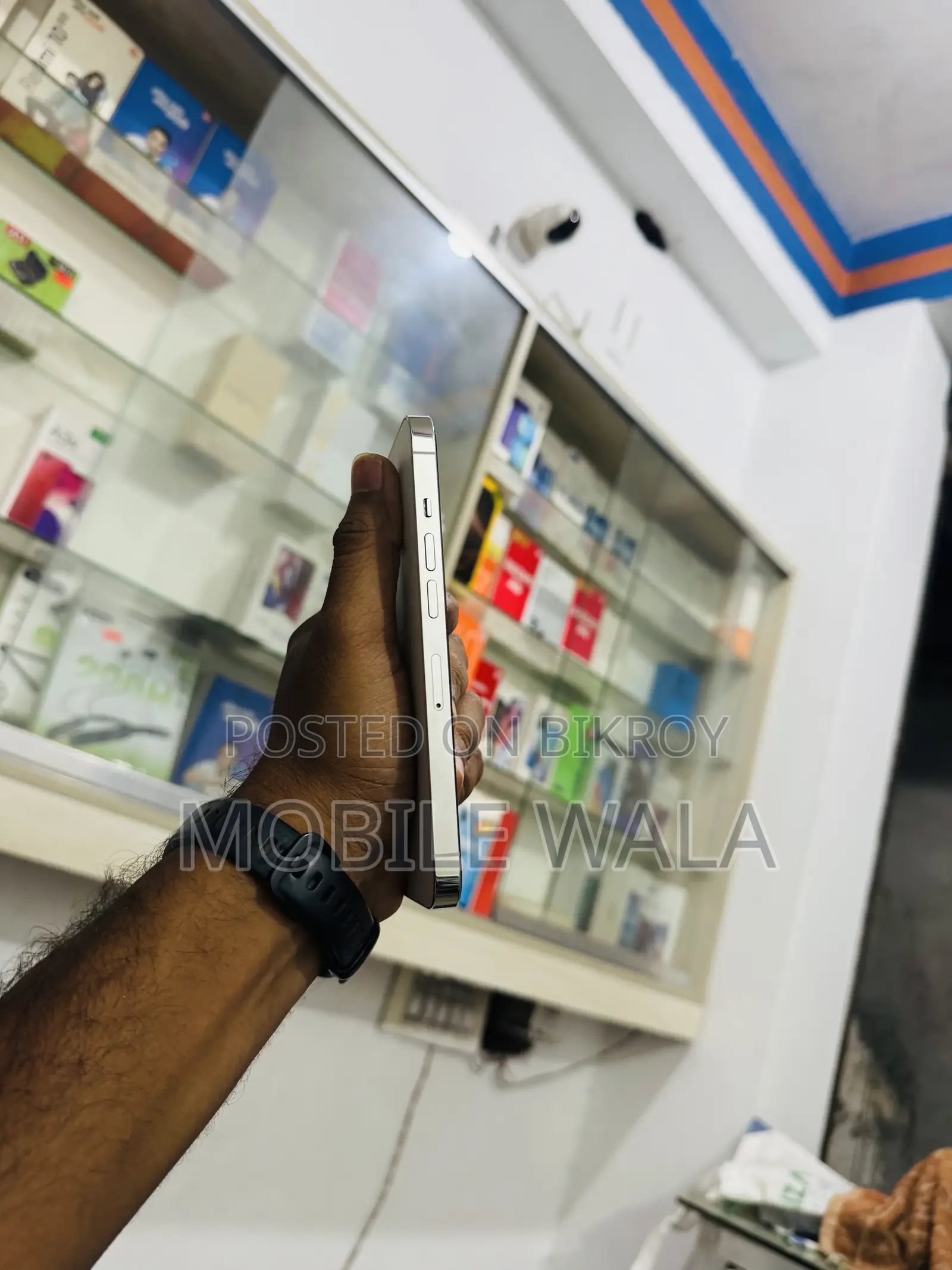 অ্যাপল আইফোন ১৩ প্রো ১২৮ জিবি হোয়াইট