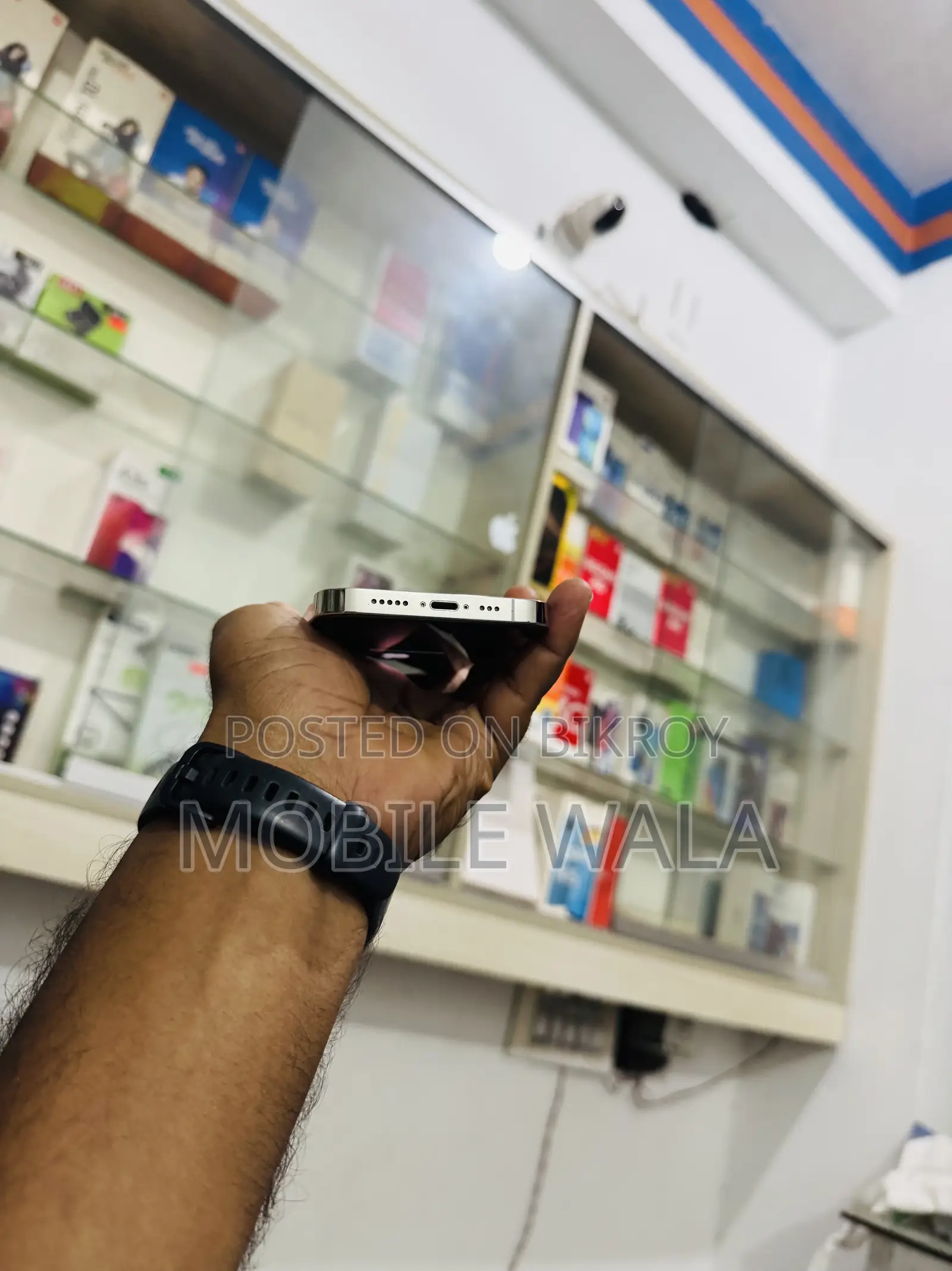 অ্যাপল আইফোন ১৩ প্রো ১২৮ জিবি হোয়াইট