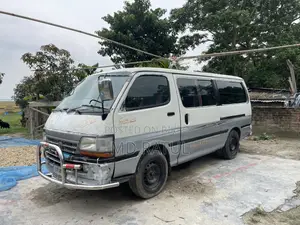 Toyota HiAce 2002 Silver
