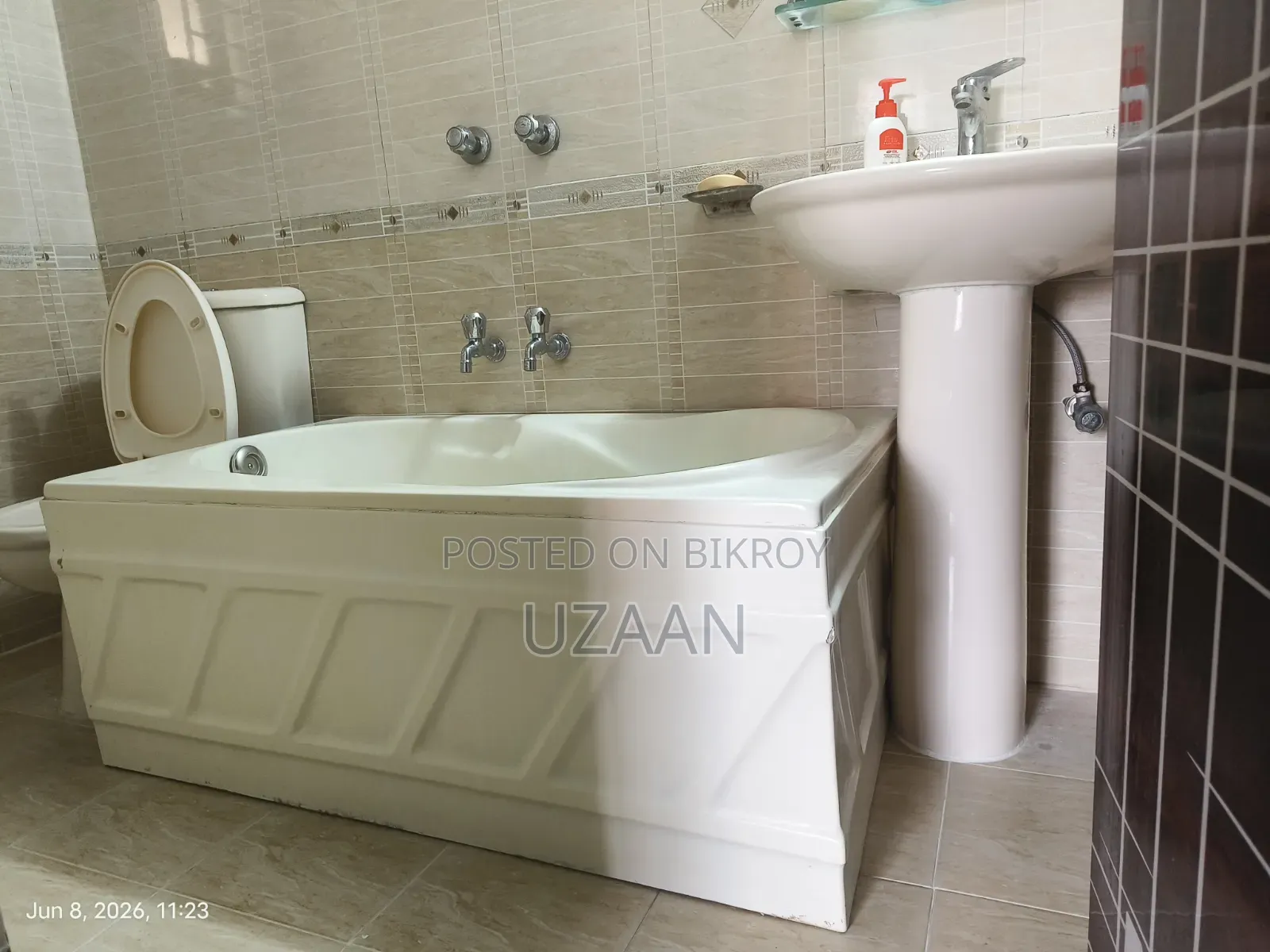বিক্রয় হবে Fibre Made Bathtub | ব্যবহৃত মাত্র ১ বছর
