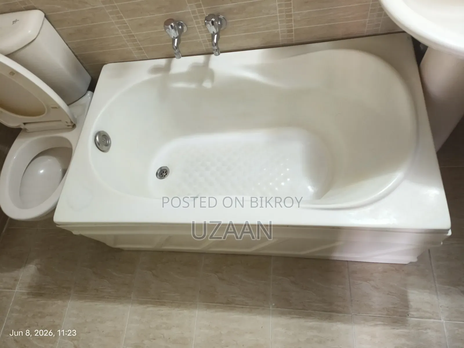 বিক্রয় হবে Fibre Made Bathtub | ব্যবহৃত মাত্র ১ বছর