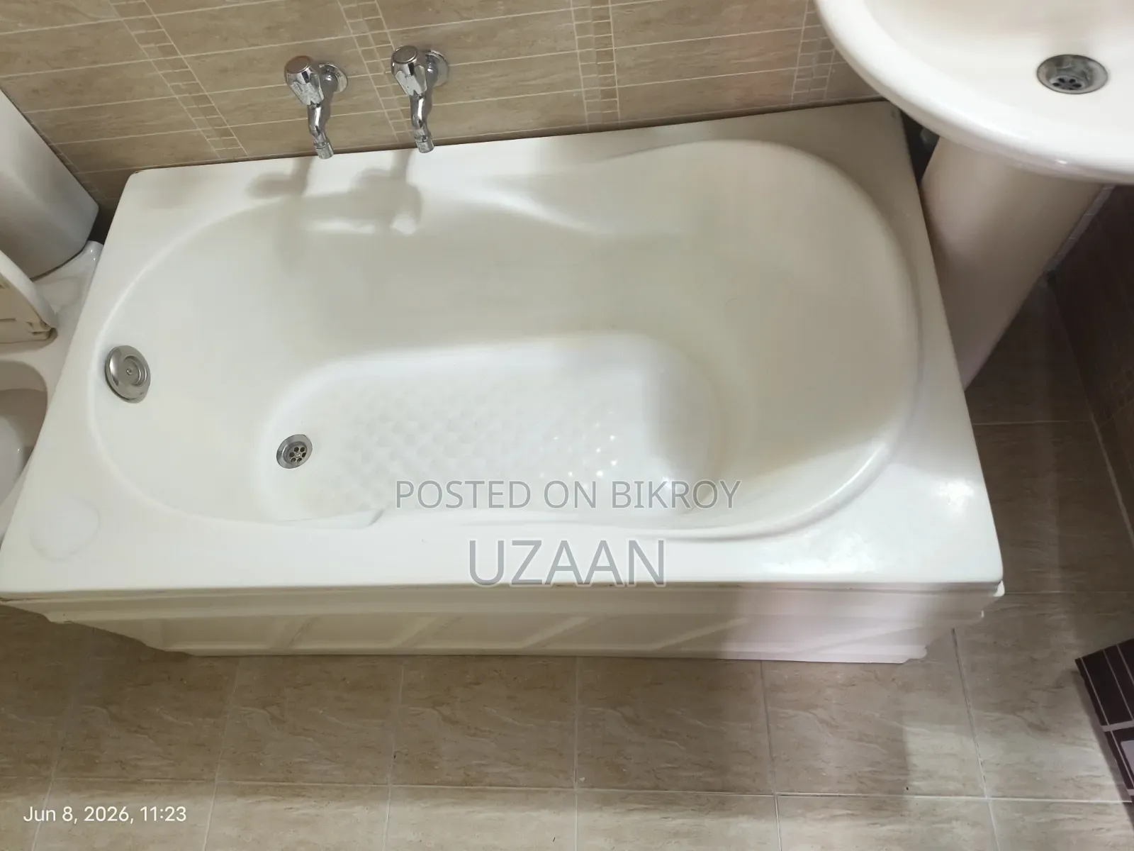 বিক্রয় হবে Fibre Made Bathtub | ব্যবহৃত মাত্র ১ বছর