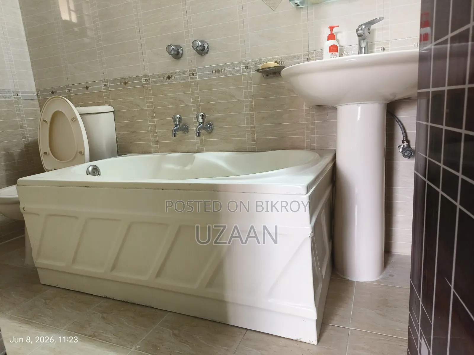 বিক্রয় হবে Fibre Made Bathtub | ব্যবহৃত মাত্র ১ বছর