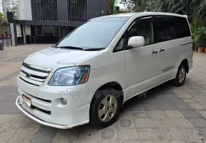 Toyota Noah 2005 White