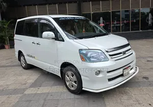 Toyota Noah 2005 White