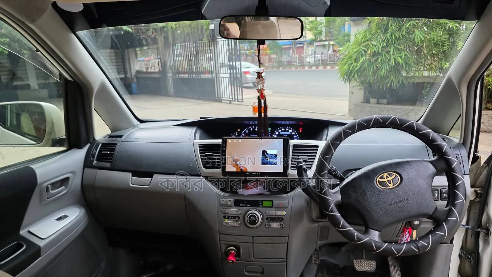Toyota Noah 2005 White