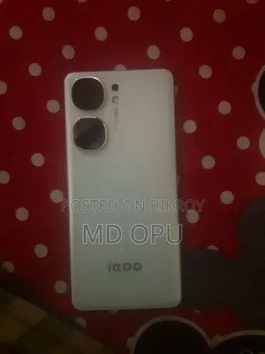 iQOO 256 GB White
