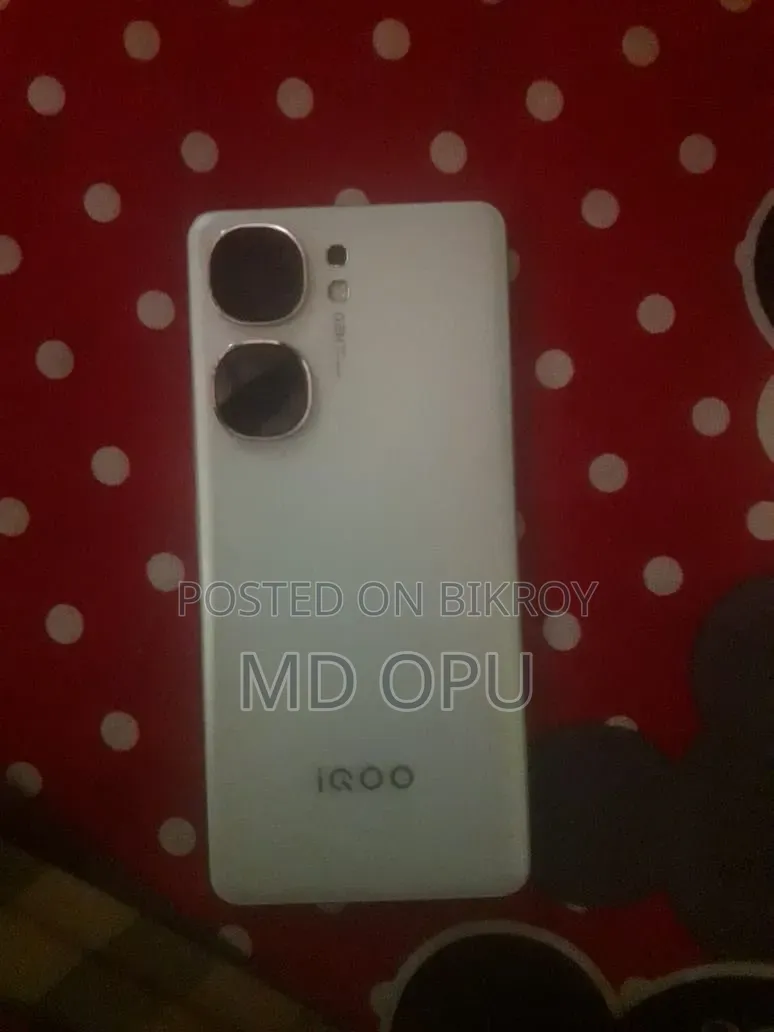 iQOO 256 GB White