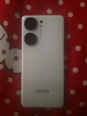 iQOO 256 GB White