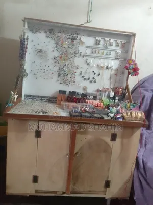 কাঠের তৈরি কসমেটিকসের দোকান বিক্রয় হবে