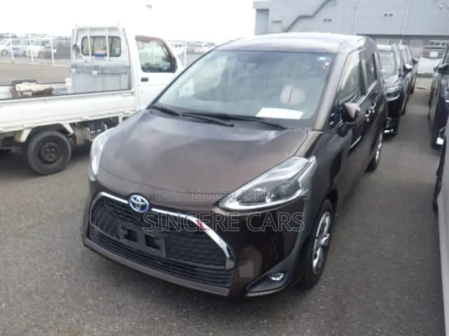 Toyota Sienta 2021 Brown