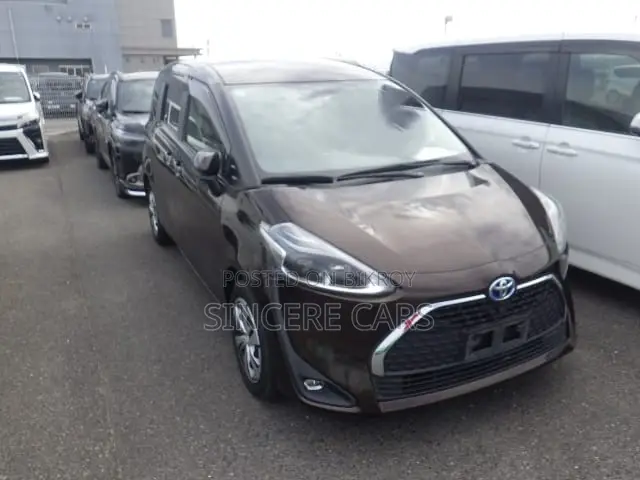 Toyota Sienta 2021 Brown