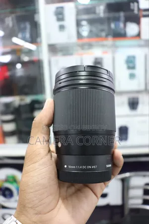 Canon M-Mount Sigma 16mm 1.4 Lens