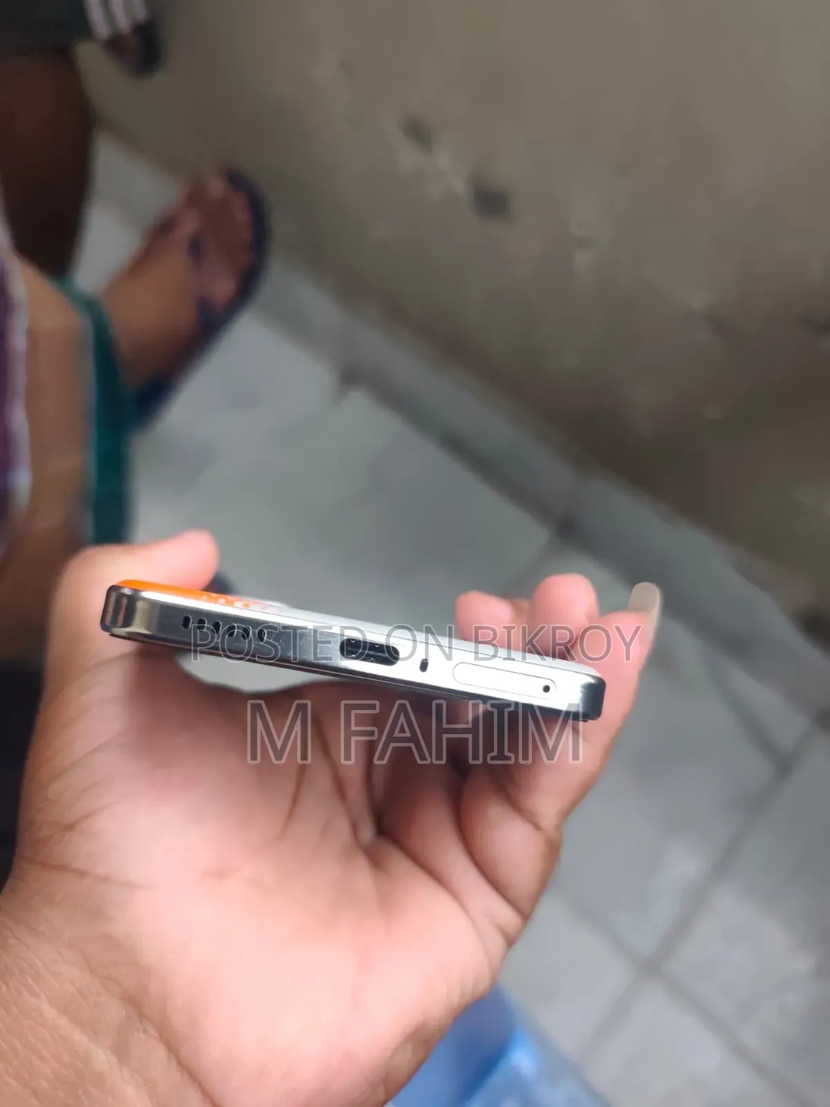 আইকিউওও ২৫৬ জিবি অরেঞ্জ