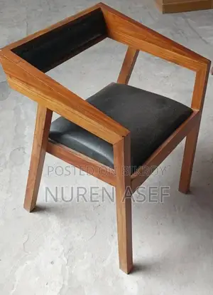 কাঠের চেয়ার বিক্রি হবে