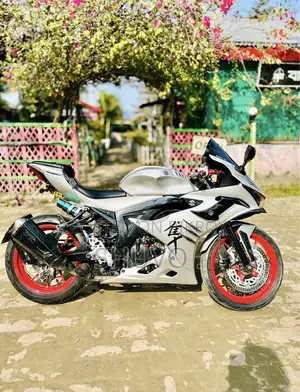 Suzuki GSX-R 2022 Silver