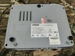 Vivitek D552 DLP Projector