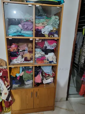 স্থানীয়ভাবে তৈরি কাপড়ের তাক