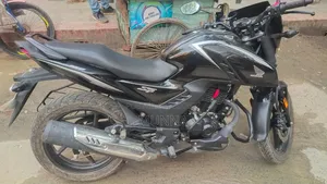 হোন্ডা সিবি ২০২৫ কালো
