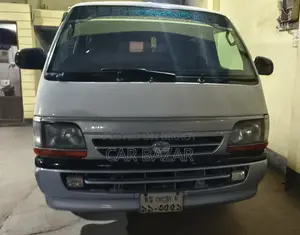 টয়োটা হায়েস সিয়ায়া ২০০৪ রূপালী