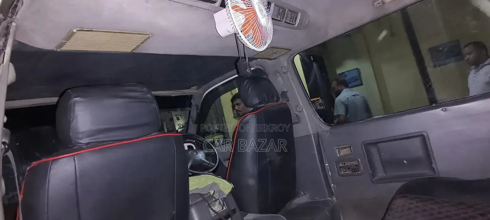 টয়োটা হায়েস সিয়ায়া ২০০৪ রূপালী