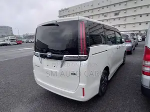 Toyota Esquire 1.8 Front Wheel Drive Hybrid (7 Seater) 2021 Pearl