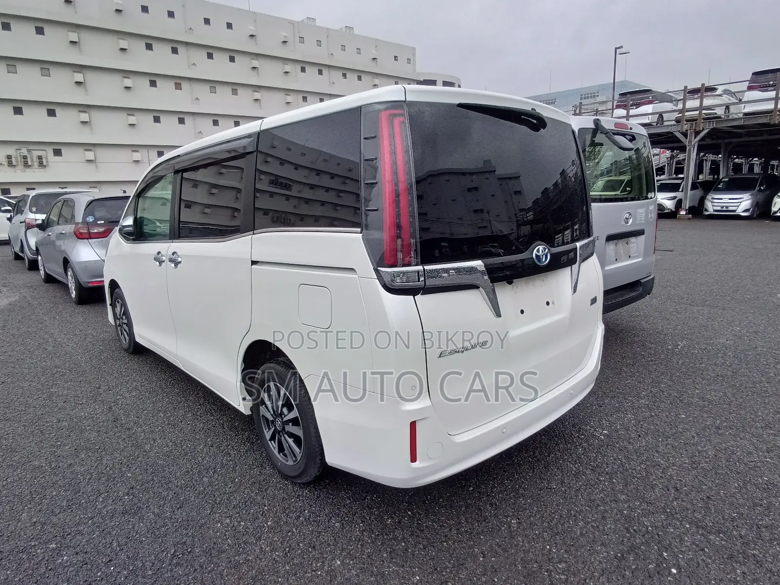 Toyota Esquire 1.8 Front Wheel Drive Hybrid (7 Seater) 2021 Pearl
