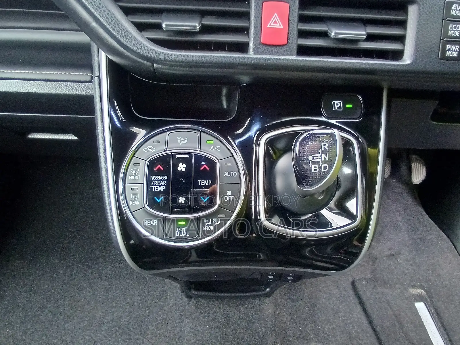 Toyota Esquire 1.8 Front Wheel Drive Hybrid (7 Seater) 2021 Pearl
