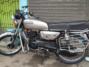 ইয়ামাহা ১৯৯৮ গ্রে
