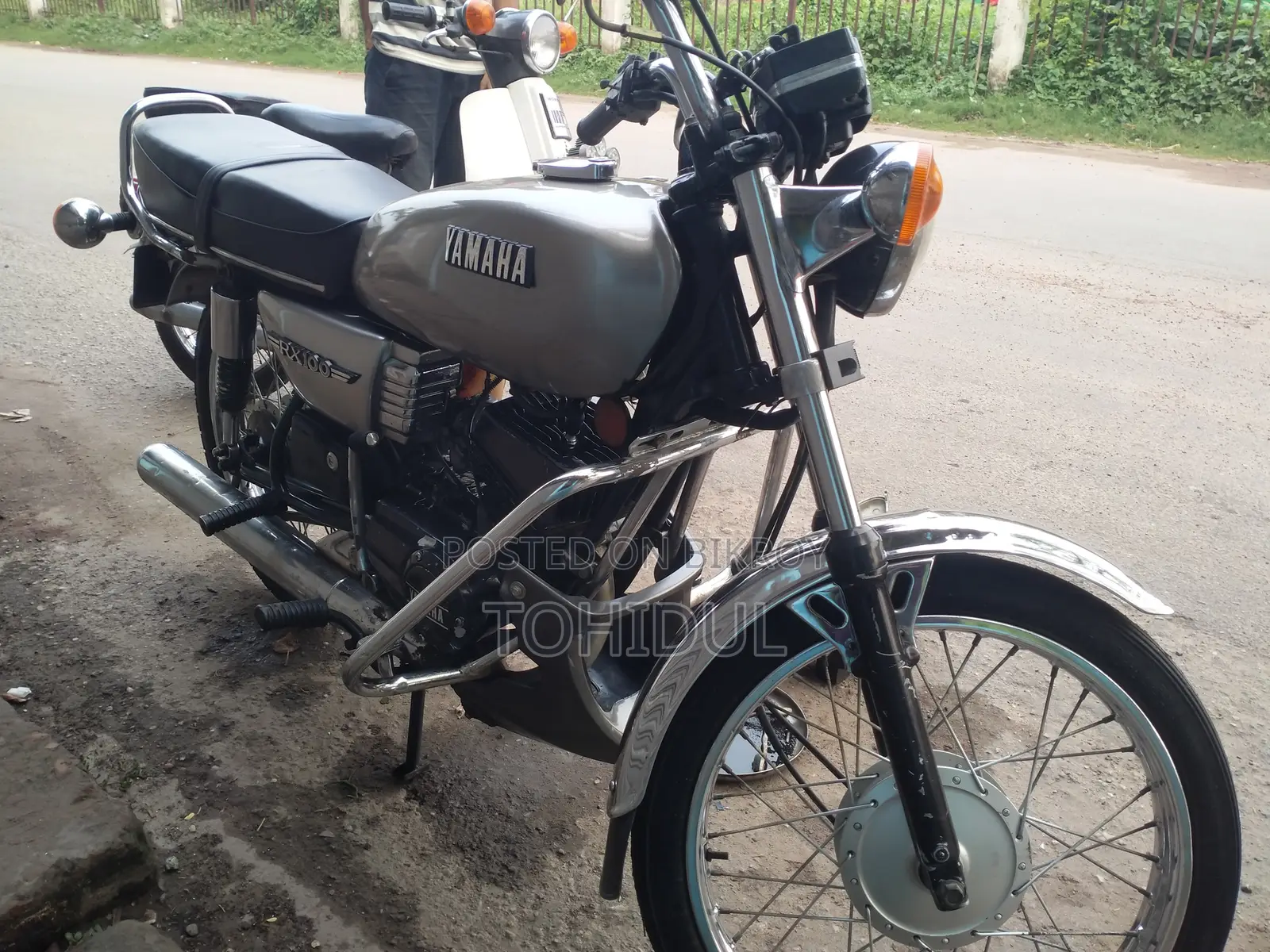 ইয়ামাহা ১৯৯৮ গ্রে