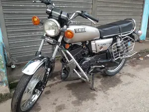 ইয়ামাহা ১৯৯৮ গ্রে