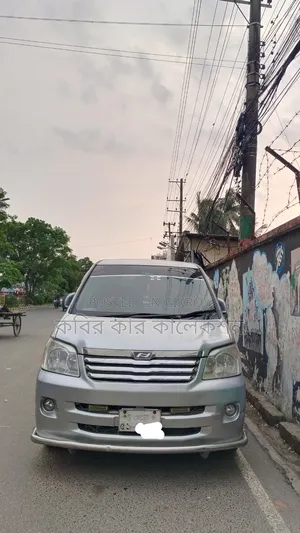 Toyota Noah 2003 Silver